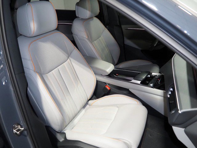 Used 2024 Audi Q8 e-tron Prestige AWD/4WD image 2