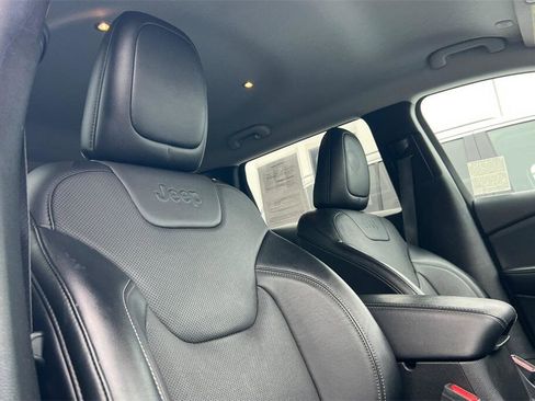 Used 2022 Jeep Cherokee Latitude Lux image 17