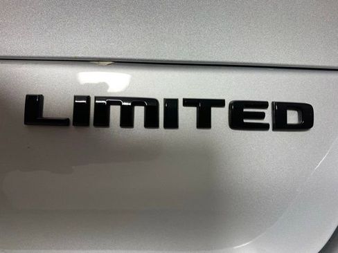 Used 2023 Jeep Grand Cherokee L Limited w/ Black Appearance Package image 37