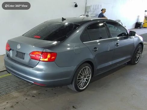 Used 2013 Volkswagen Jetta SE FWD image 2