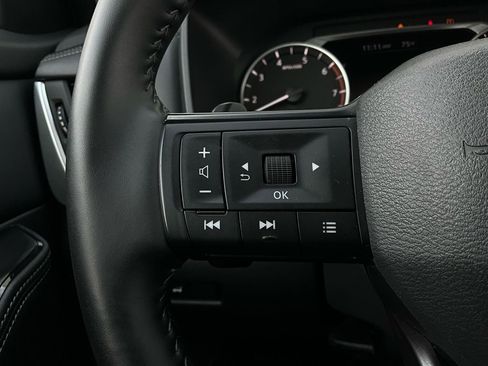 Used 2025 Nissan Rogue SV image 33