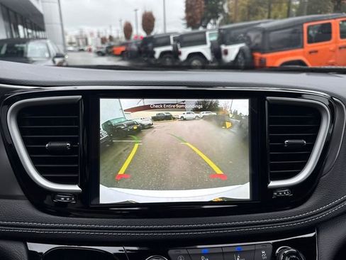 New 2026 Chrysler Pacifica Select image 25