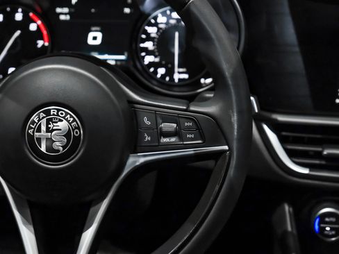 Used 2017 Alfa Romeo Giulia Sprint w/ Cold Weather Package image 18