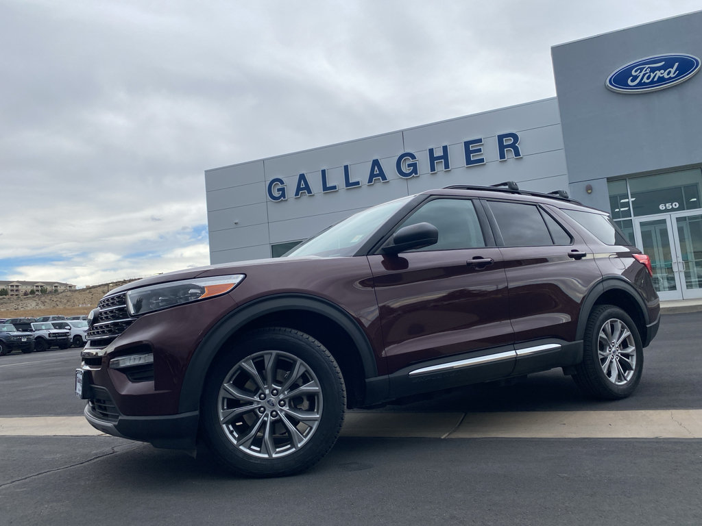 Certified 2022 Ford Explorer XLT w/ Equipment Group 202A AWD/4WD image 1