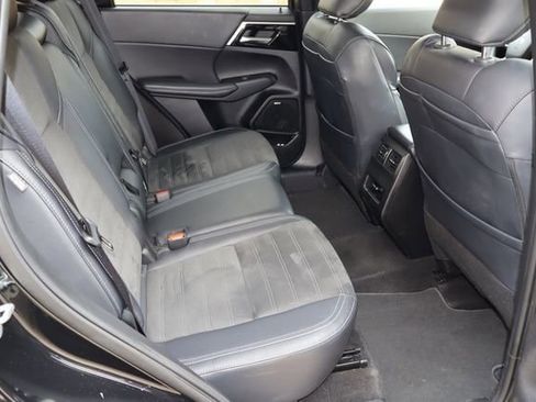 Used 2025 Mitsubishi Outlander AWD image 18