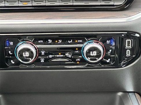 New 2025 GMC Sierra 2500 SLT w/ SLT Premium Package image 26