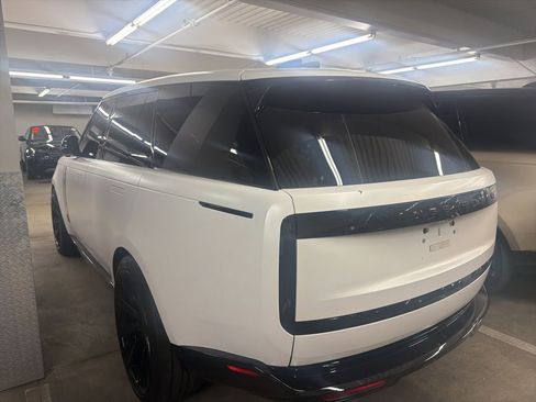 Used 2025 Land Rover Range Rover Autobiography AWD/4WD image 5