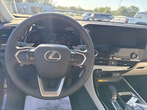 Used 2025 Lexus NX 300h AWD w/ Luxury Package image 16