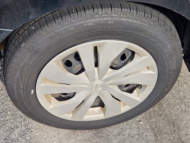 Used 2020 Nissan Versa S FWD image 4