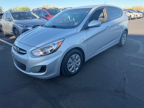 Used 2017 Hyundai Accent SE FWD image 2
