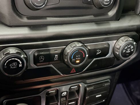 Used 2019 Jeep Wrangler Unlimited Sport S image 24