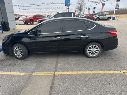 Used 2019 Nissan Sentra SV image 2