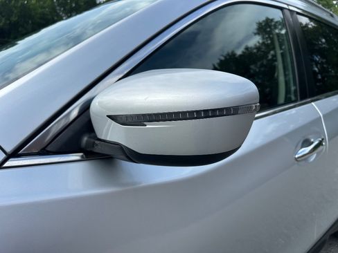 Used 2017 Nissan Rogue SV AWD/4WD image 36