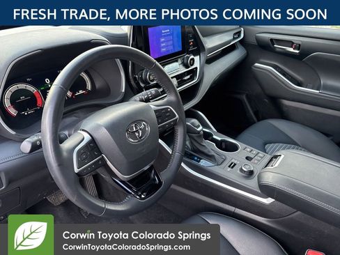 Used 2025 Toyota Highlander XSE image 11