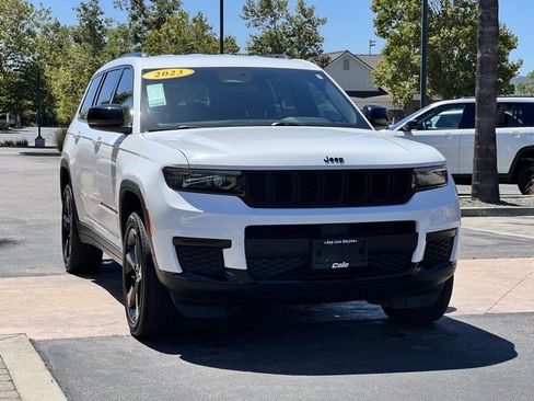 Used 2023 Jeep Grand Cherokee L Laredo image 8