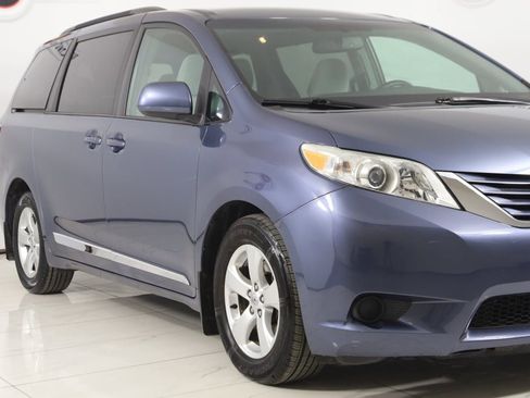Used 2016 Toyota Sienna LE image 35
