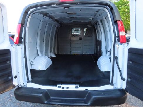 Used 2020 Chevrolet Express 2500 RWD image 8