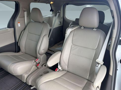 Used 2017 Toyota Sienna XLE w/ XLE Navigation Package FWD image 25