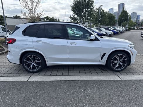 Used 2019 BMW X5 xDrive50i w/ M Sport Package AWD/4WD image 4