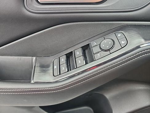 Used 2026 Nissan Rogue SV FWD image 23