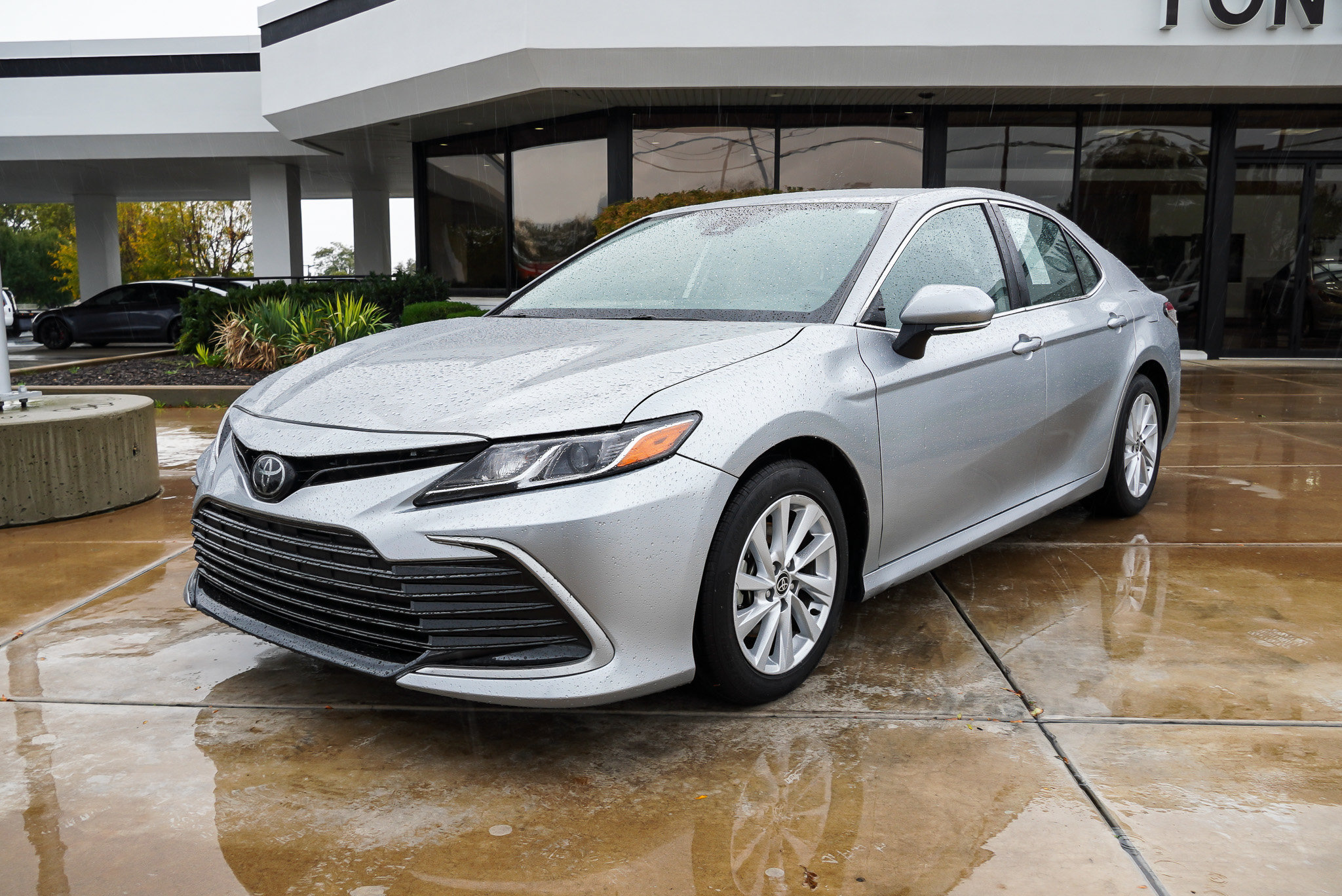 Used 2023 Toyota Camry LE FWD image 4