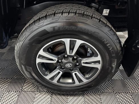 Used 2018 Toyota Tacoma TRD Sport image 18