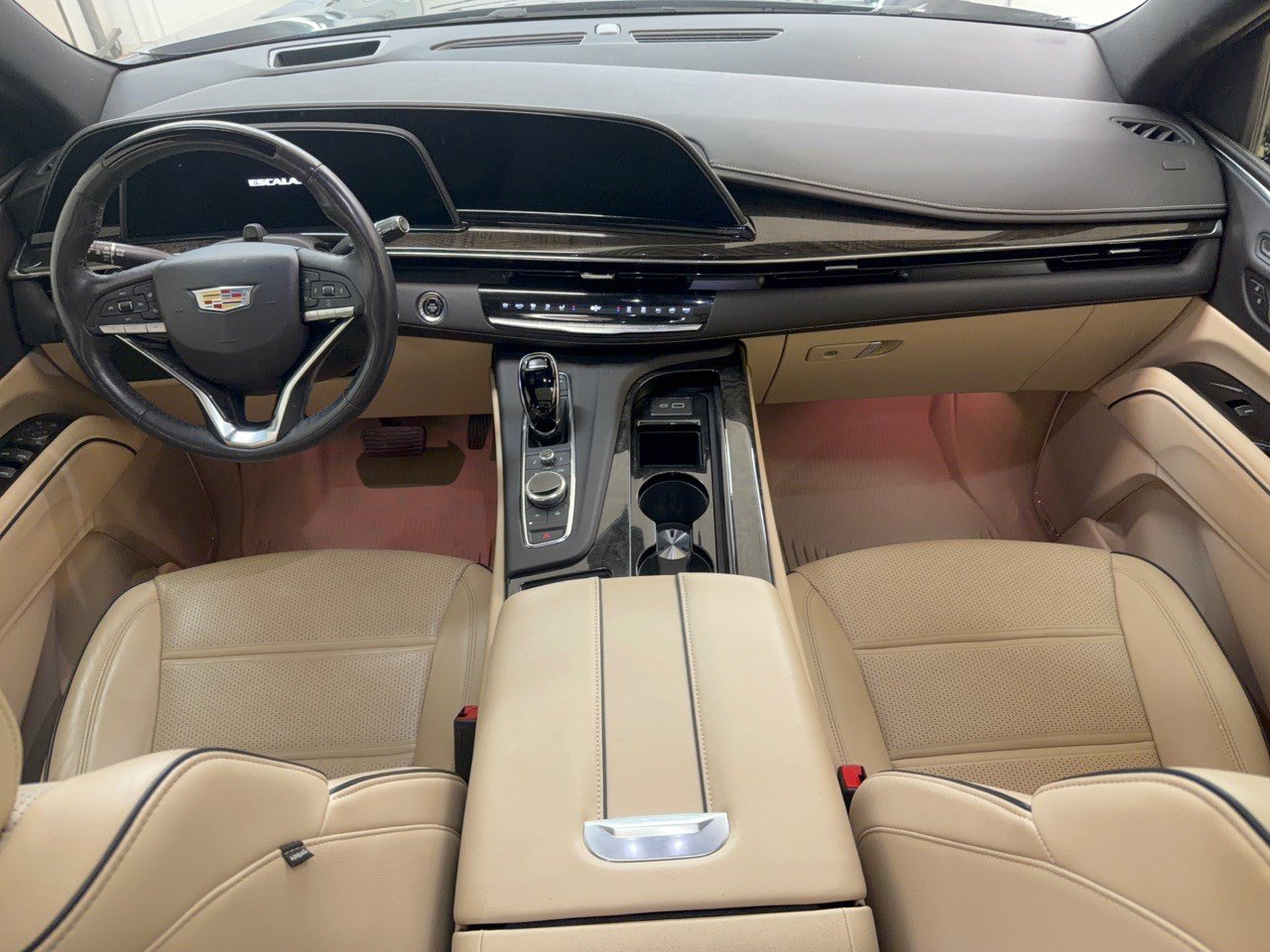 Used 2023 Cadillac Escalade ESV Premium Luxury w/ LPO, Floor Liner Package AWD/4WD image 17
