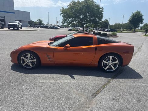 Used 2009 Chevrolet Corvette Coupe w/ Z51 Performance Package RWD image 4