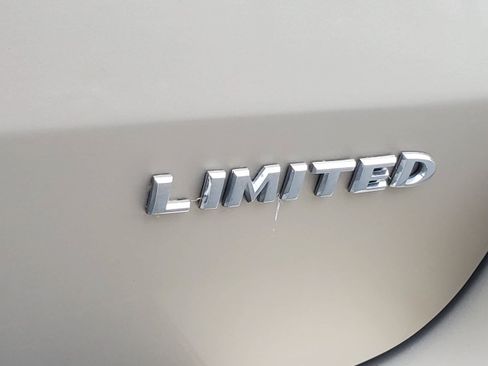 Used 2014 Chrysler Town & Country Limited w/ Luxury Group FWD image 7