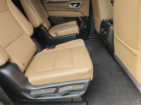 Used 2024 Chevrolet Tahoe Premier w/ Premium Package RWD image 27