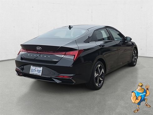 Certified 2022 Hyundai Elantra Limited image 5