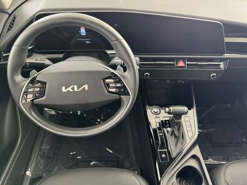 Certified 2025 Kia Niro EX FWD image 23