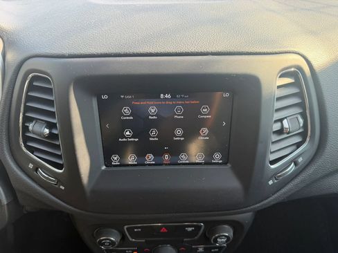 Used 2019 Jeep Compass Latitude w/ Cold Weather Group AWD/4WD image 15