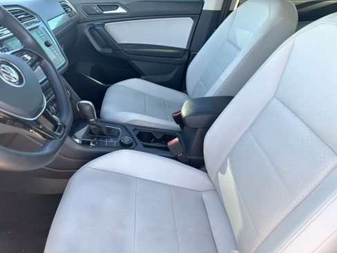 Used 2019 Volkswagen Tiguan SE w/ Panoramic Sunroof Package image 17