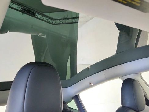 Used 2024 Tesla Model Y Long Range RWD image 30