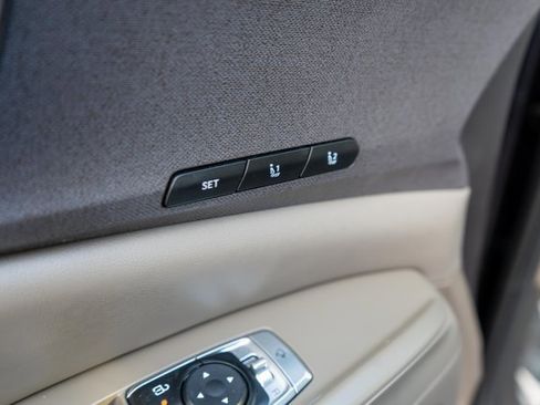 Used 2025 Kia Carnival EX image 26