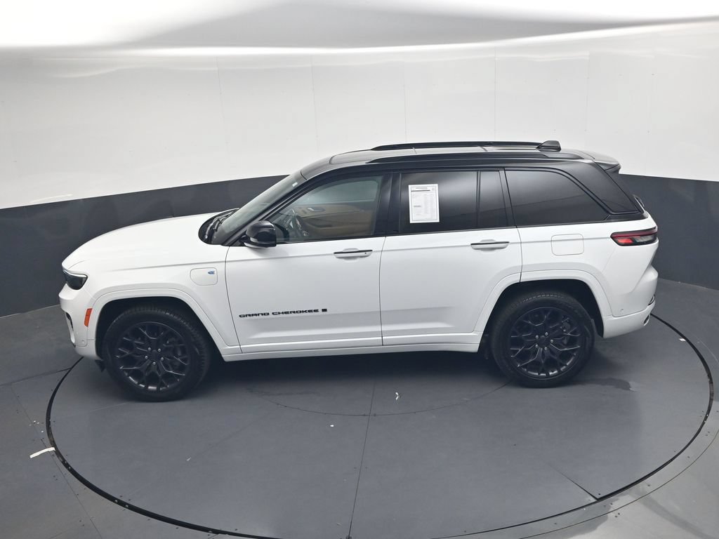Used 2023 Jeep Grand Cherokee Summit AWD/4WD image 40