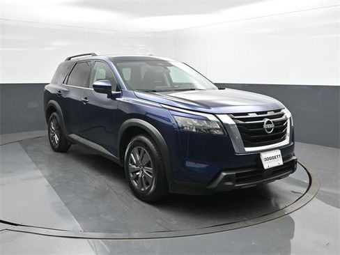 Used 2025 Nissan Pathfinder SV image 22