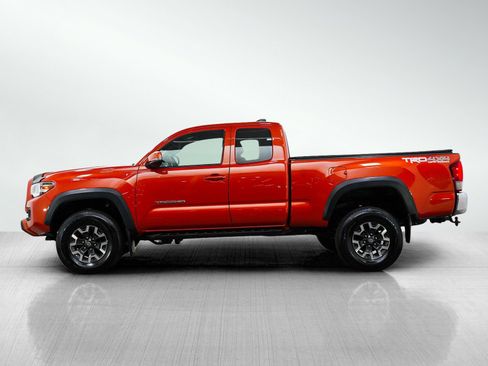 Used 2016 Toyota Tacoma TRD Off-Road AWD/4WD image 2