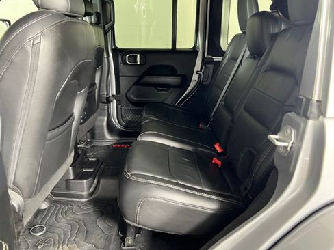 Used 2018 Jeep Wrangler Unlimited Sahara image 23