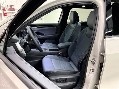 New 2026 Volkswagen Tiguan SE R-Line image 11