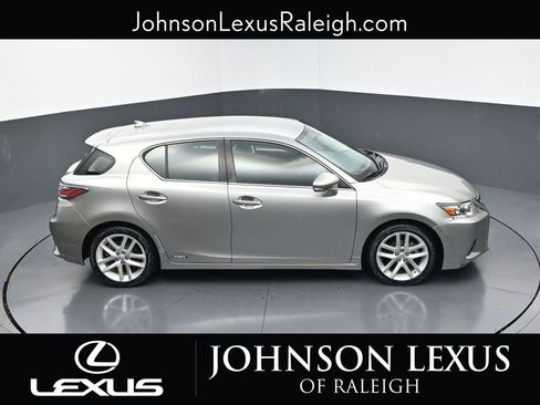 Used 2017 Lexus CT 200h image 29