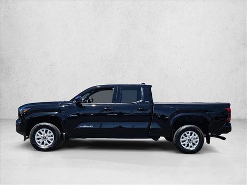 Certified 2025 Toyota Tacoma SR5 AWD/4WD image 9