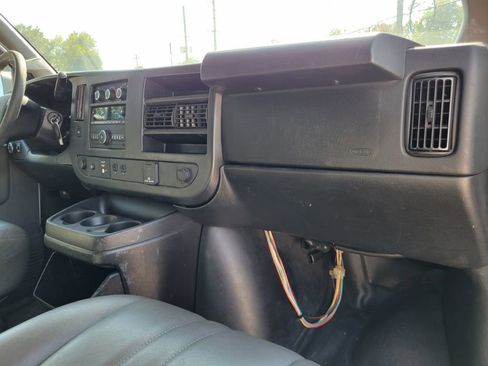 Used 2017 Chevrolet Express 2500 image 16