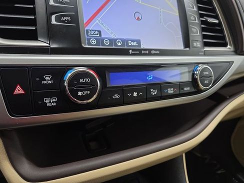 Used 2016 Toyota Highlander XLE image 23