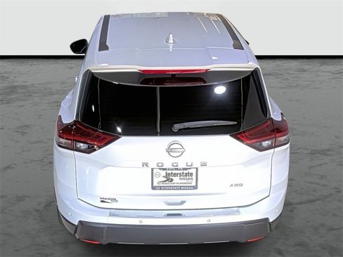 Used 2026 Nissan Rogue SV image 3