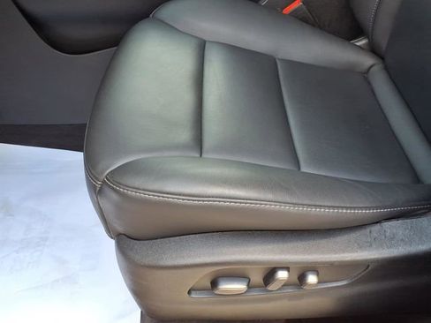 Used 2022 Cadillac XT4 Premium Luxury w/ Enhanced Visibility Package FWD image 7