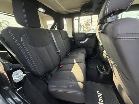 Used 2013 Jeep Wrangler Unlimited Sahara w/ Connectivity Group AWD/4WD image 31