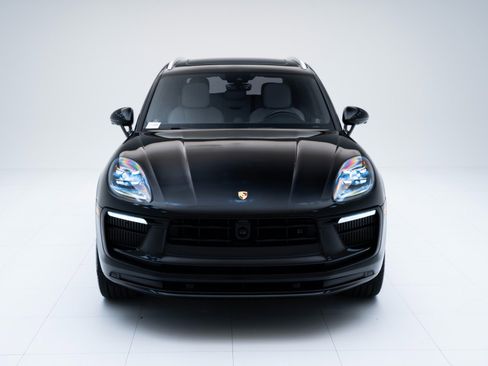 Certified 2025 Porsche Macan S image 6