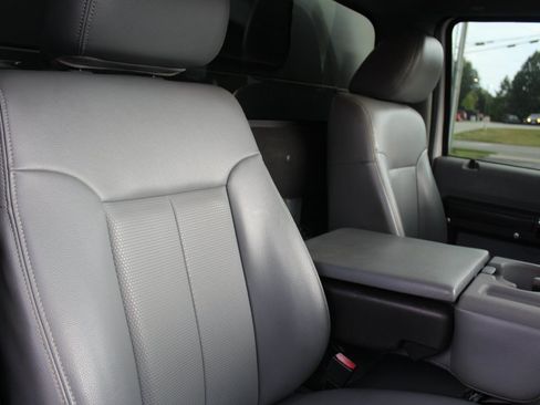 Used 2014 Ford F550 4x4 Regular Cab Super Duty image 21